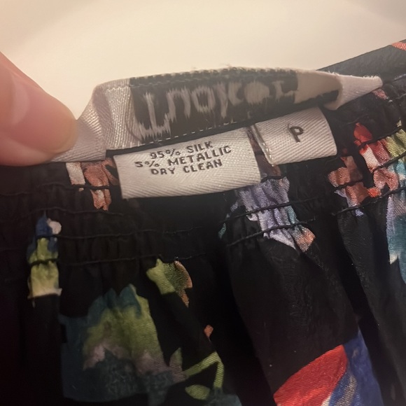 Tucker silk floral blouse - Picture 2 of 5